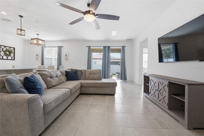 4 bedroom Single Family Residence at 180 JENSEN DRIVE, PRESERVE/SUNRISE PH 2, GROVELAND — photo 4