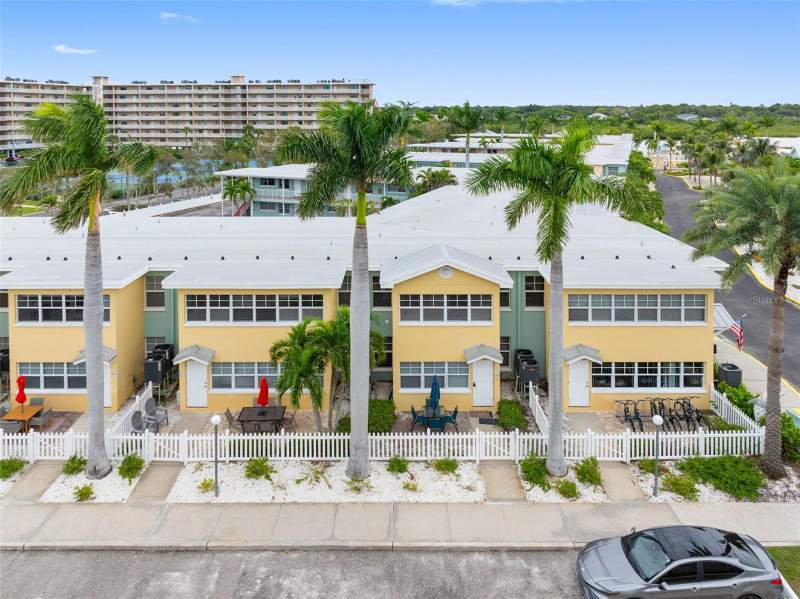 1 bedroom Condo - Hotel at 19417 Gulf Boulevard #D206, Barefoot Beach Resort Of Indian Shores, Indian Shores — photo 2