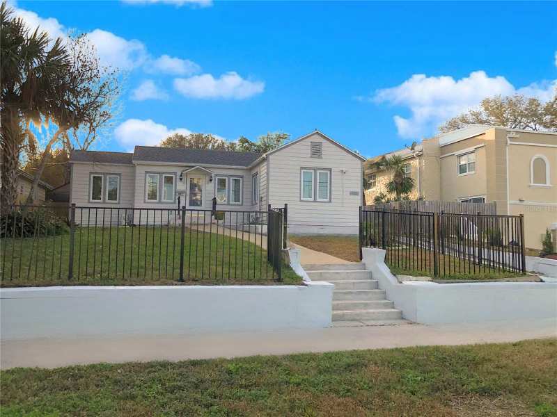 3 bedroom Single Family Residence at 425 N Oleander Avenue, East Daytona, Daytona Beach — photo 1
