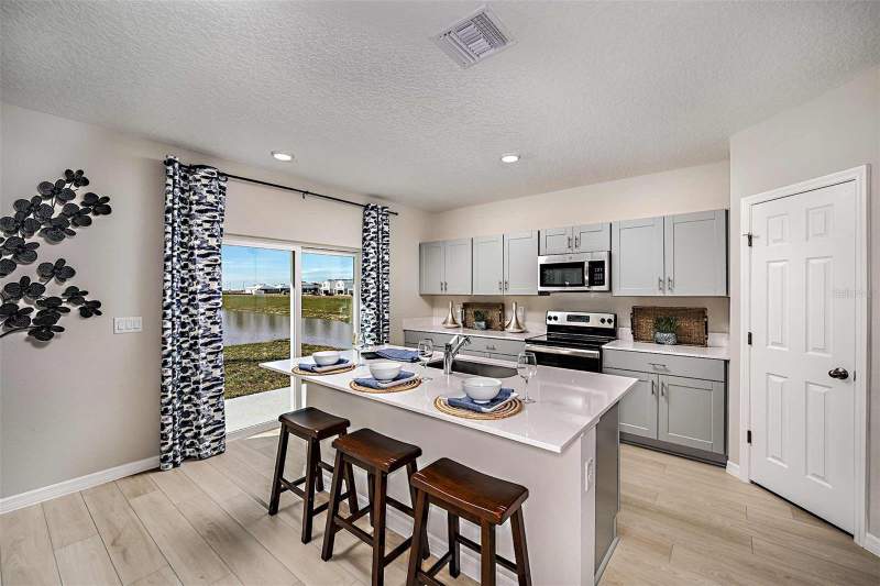 5 bedroom Single Family Residence at 15201 Maude Landing Loop, Davis Landing, Wimauma — photo 2
