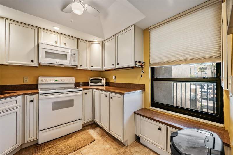 2 bedroom Condominium at 2618 Cove Cay Drive #204, Cove Cay 26-18 Village I, Clearwater — photo 4