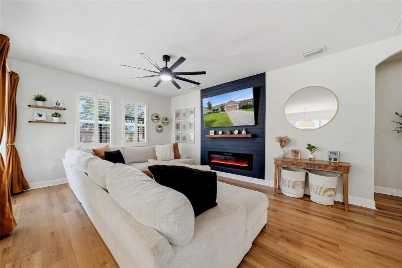 4 bedroom Single Family Residence at 12204 Blue Pacific Drive, Lucaya Lake Club Ph 3, Riverview — photo 4