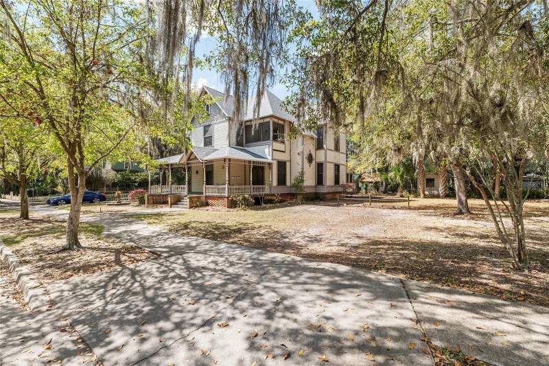 3 bedroom Single Family Residence at 306 NE 3rd Street, Original Gainesville, Gainesville — photo 2