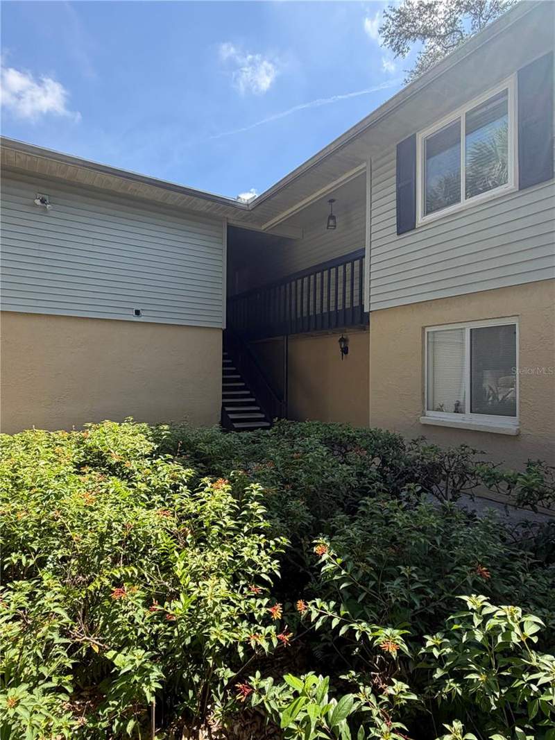 2 bedroom Condominium at 233 Thorn Tree Place, The Hamptons At Brandon A Condo, Brandon — photo 2