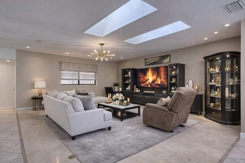 4 bedroom Single Family Residence at 31126 Prestwick Avenue, Mount Plymouth, Sorrento — photo 3