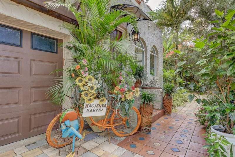 5 bedroom Single Family Residence at 325 49th Street, Oak Ridge, St Petersburg — photo 2