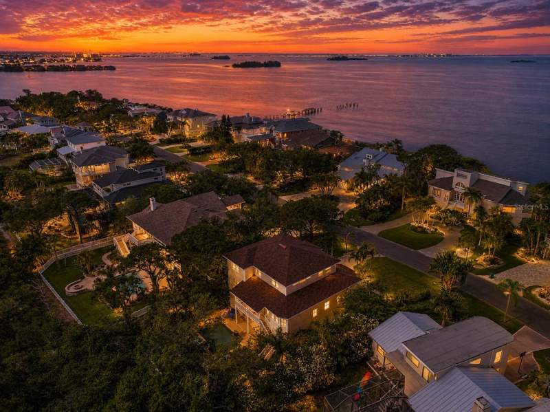 5 bedroom Single Family Residence at 897 Point Seaside Drive, Point Seaside Ph 1, Crystal Beach — photo 2