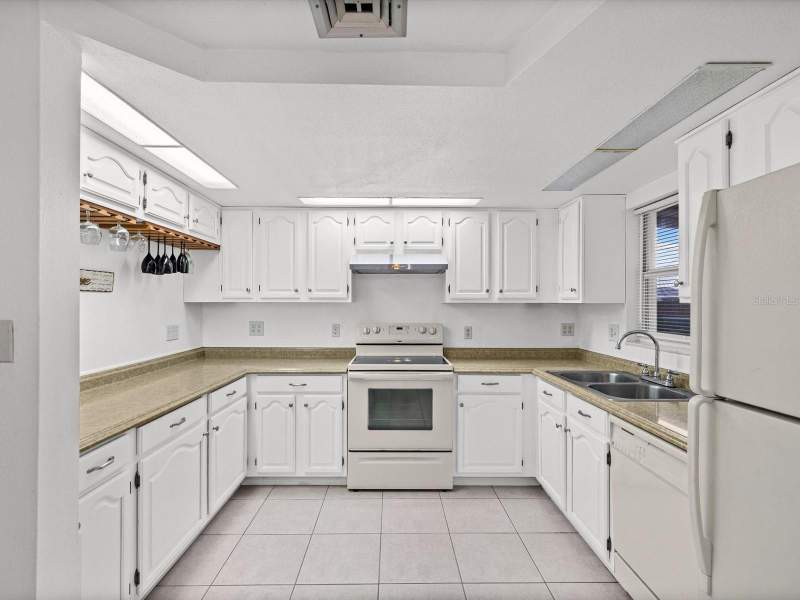 3 bedroom Single Family Residence at 4004 Scarlet Maple Drive, B V Melody Manor Add, Holiday — photo 3