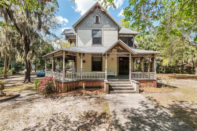 3 bedroom Single Family Residence at 306 NE 3rd Street, Original Gainesville, Gainesville — photo 1
