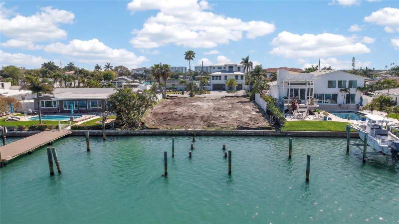 4 bedroom Single Family Residence at 27 Dolphin Drive, Paradise Island 1st Add, Treasure Island — photo 5