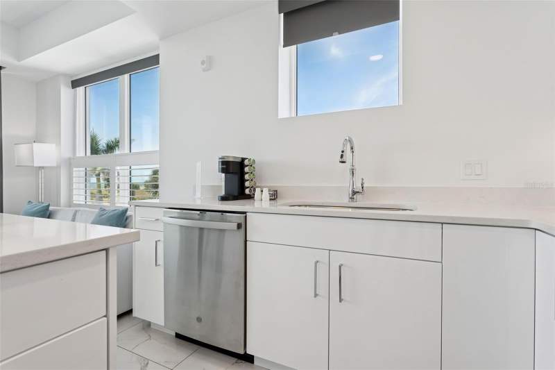 2 bedroom Condo - Hotel at 11500 Gulf Boulevard #313, Ocean Club Treasure Island A Resort Condo, Treasure Island — photo 5