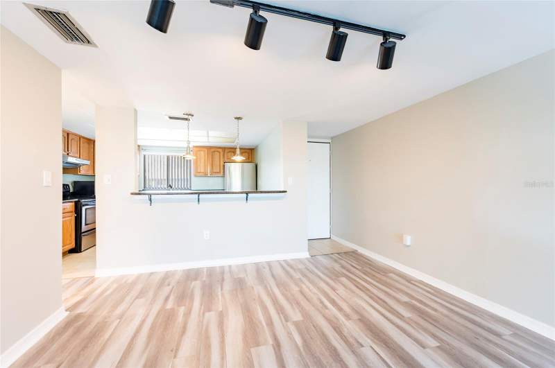 3 bedroom Condominium at 735 S Village Drive #206, Village Lake Condo, St Petersburg — photo 4