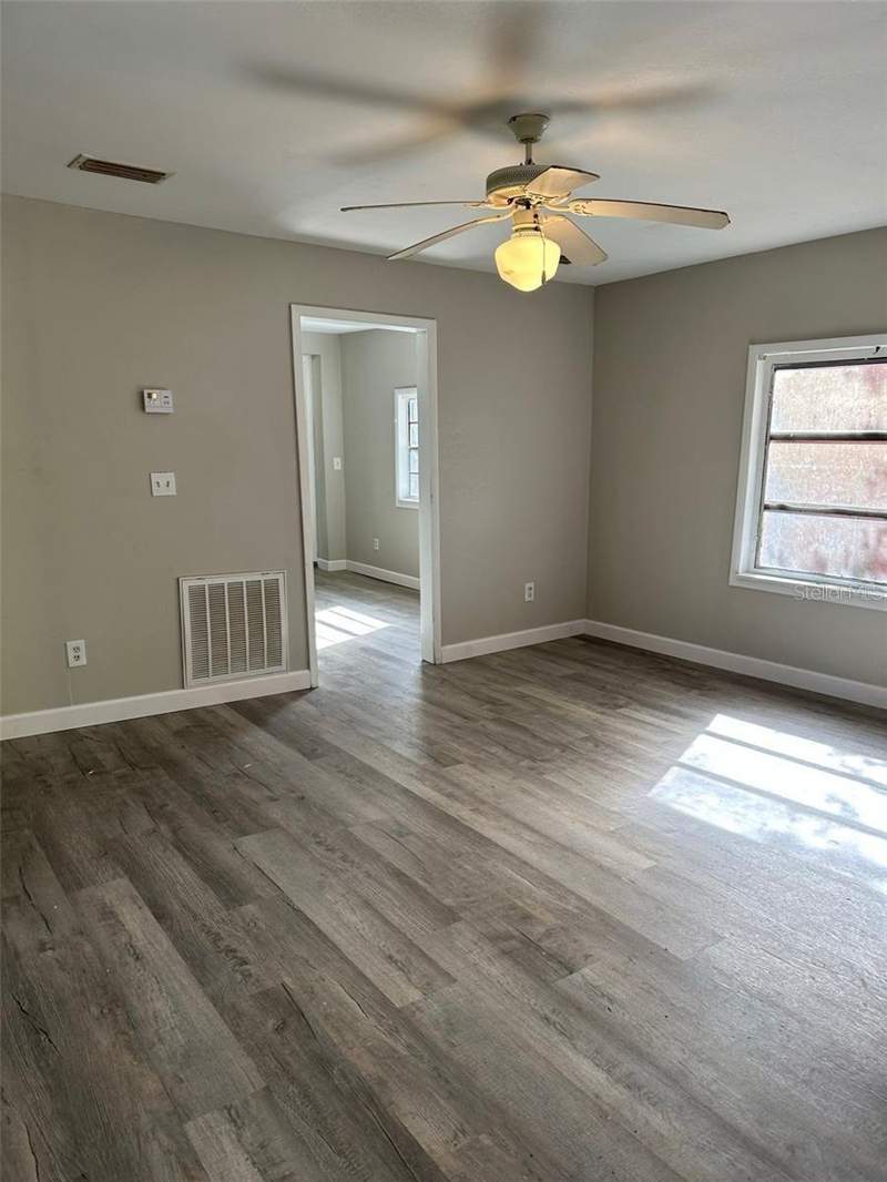 2 bedroom Single Family Residence at 1219 W 8th Street, Seminole Park, Sanford — photo 2
