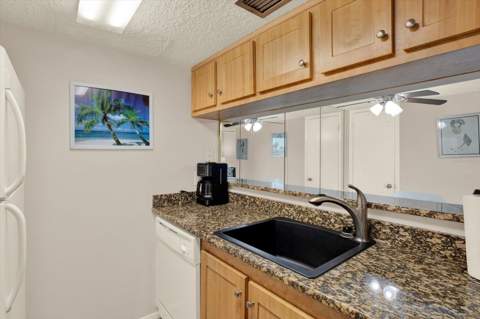 169 Medallion Boulevard #E, Madeira Beach FL - photo 6 of 43