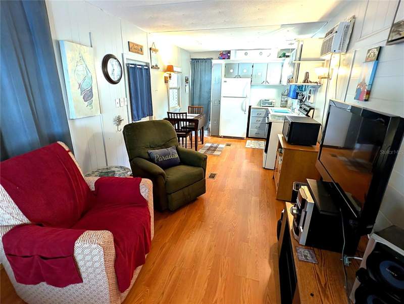 1 bedroom Mobile Home at 7803 46th Avenue #49, Melody Gardens Mobile Home Park Unrec, St Petersburg — photo 3