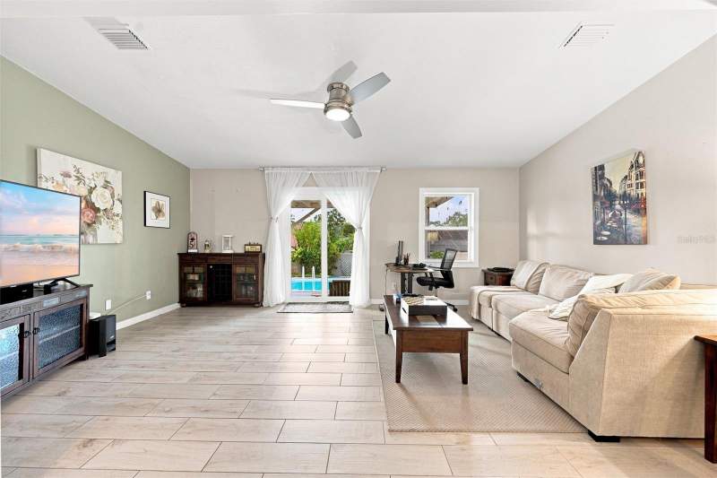 2 bedroom Single Family Residence at 670 Kirkland Circle, Scotsdale, Dunedin — photo 3