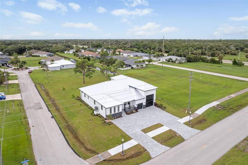 3 bedroom Single Family Residence at 801 Royal Poinciana, Punta Gorda Isles Sec 18, Punta Gorda — photo 2