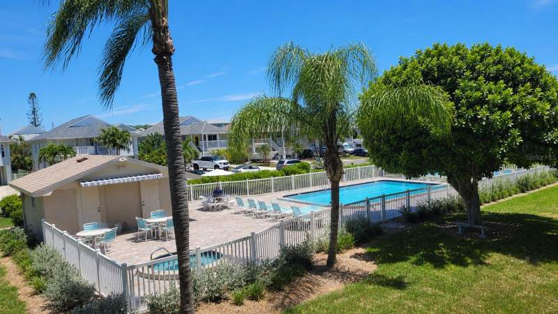 2 bedroom Townhouse at 255 Capri Circle #17, Treasures Of Capri Condo, Treasure Island — photo 3