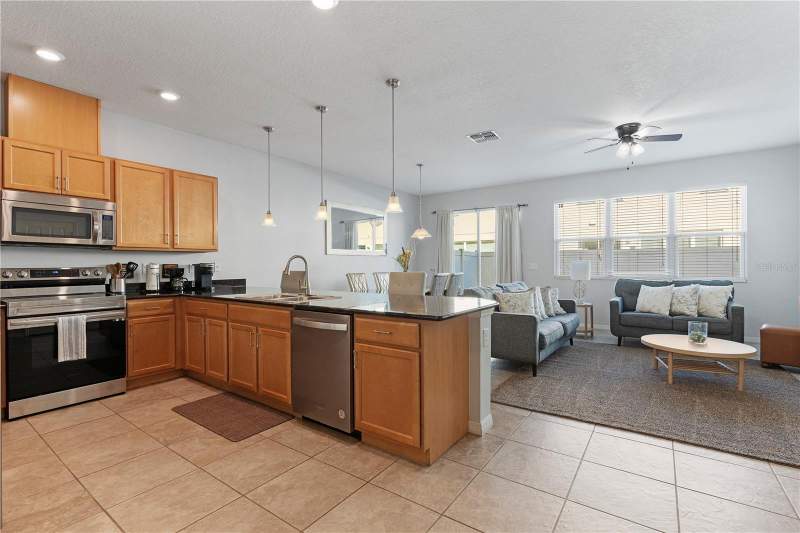 4 bedroom Townhouse at 5109 KILLARNEY WAY, COMPASS BAY UNIT 4, KISSIMMEE — photo 3