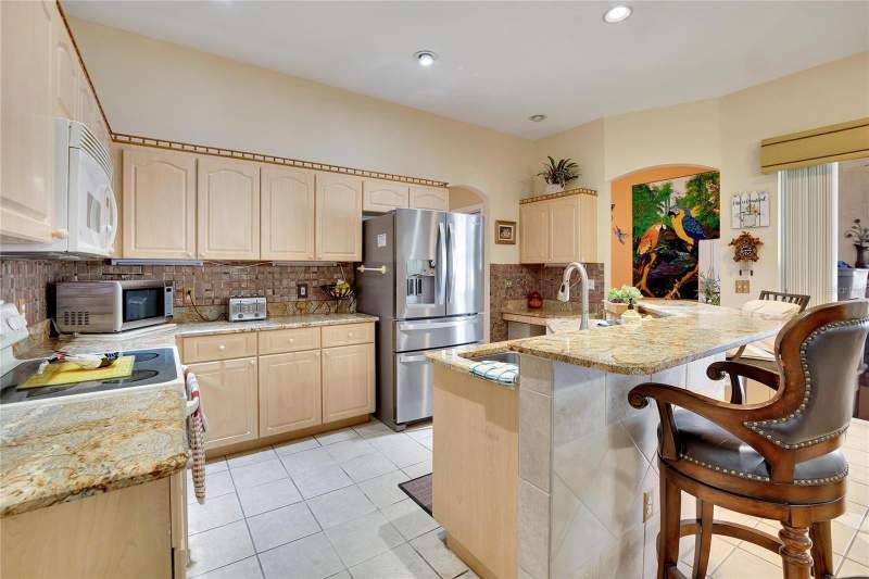 4 bedroom Single Family Residence at 813 Innergary Place, Innergary Point, Valrico — photo 4