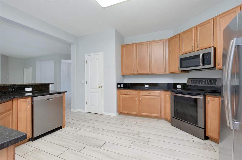 3 bedroom Single Family Residence at 415 Kindred Boulevard, Port Charlotte Sec 014, Port Charlotte — photo 4