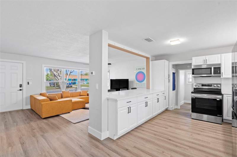 3 bedroom Single Family Residence at 2003 6th Place, Margaret Manor 1st Add, Largo — photo 2