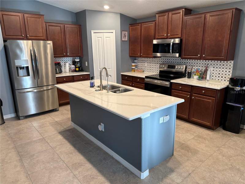 4 bedroom Single Family Residence at 6629 Wagon Trail Street, Silverado Ranch Sub, Zephyrhills — photo 2