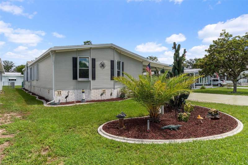 3 bedroom Manufactured Home at 8084 Little Tee Lane, High Point Mh Sub, Brooksville — photo 2