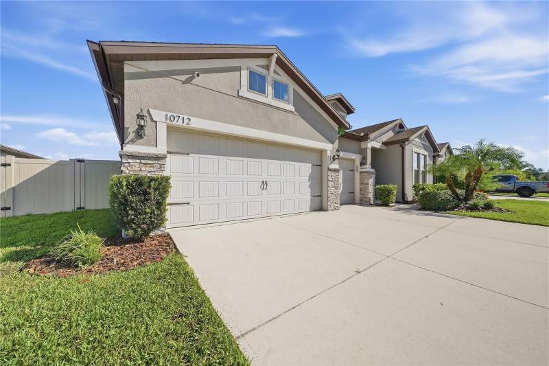 4 bedroom Single Family Residence at 10712 Green Harvest Drive, Ventana Grvs Ph 2A, Riverview — photo 2
