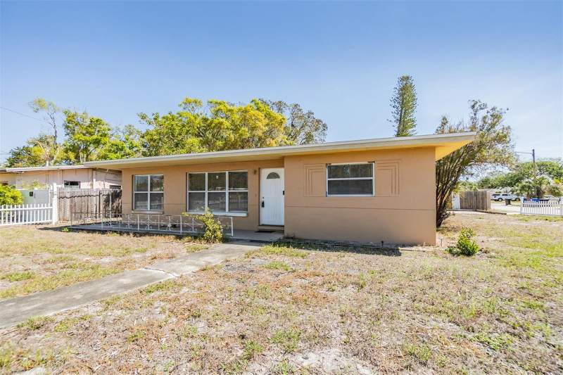 3 bedroom Single Family Residence at 5130 Dr Martin Luther King Jr St S, Bayou Heights Hanlons, St Petersburg — photo 2