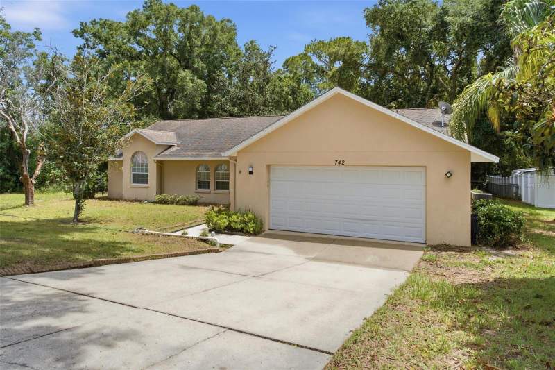 3 bedroom Single Family Residence at 742 Woodview Drive, Tavares Rep Of Woodview Sub, Tavares — photo 3