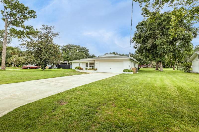 936 N RIVERHILLS DRIVE home for sale in Temple Terrace Townsite
