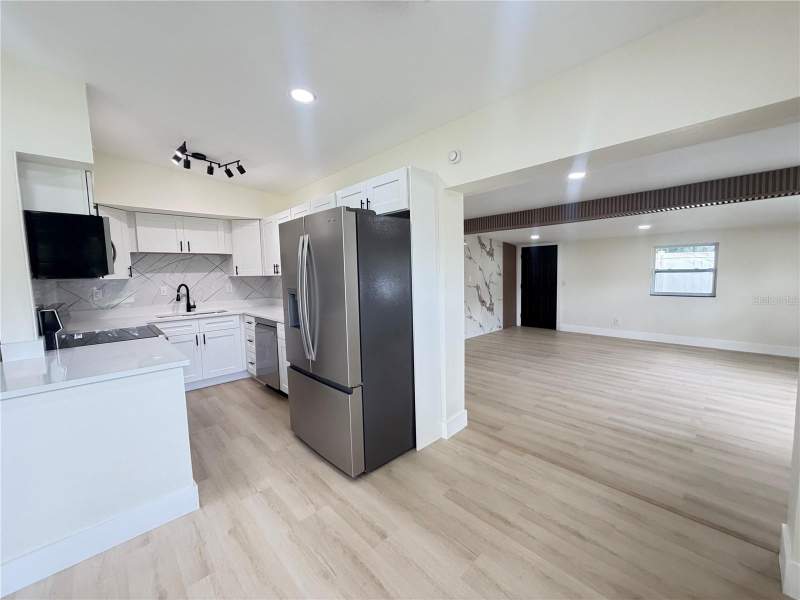4 bedroom Single Family Residence at 9505 N Willow Avenue, Tampas North Side Country Clu, Tampa — photo 5