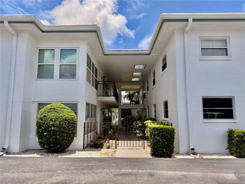 1 bedroom Condominium at 3100 Hartford Street #114, Tiffany Gardens Apts Condo, St Petersburg — photo 1