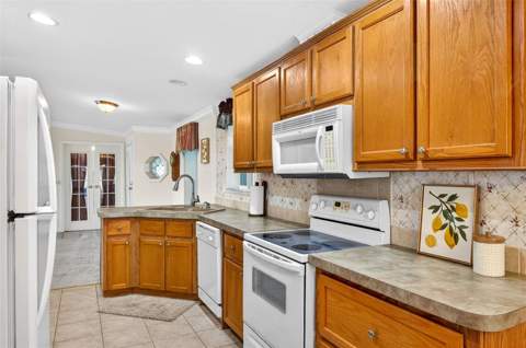 10047 Equity Avenue, Dade City FL - photo 11 of 35
