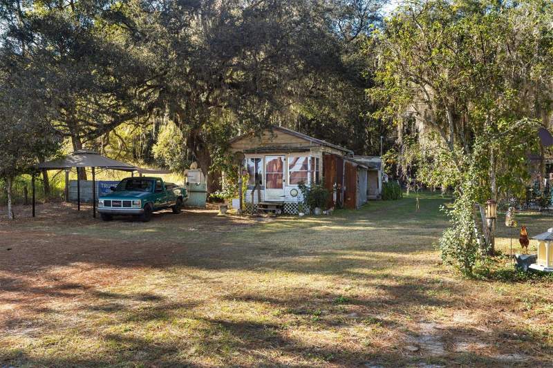 1582 S US 301