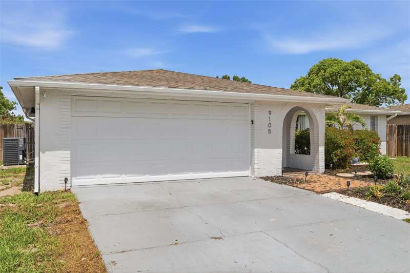 3 bedroom Single Family Residence at 9105 Hunt Club Lane, Regency Park, Port Richey — photo 1