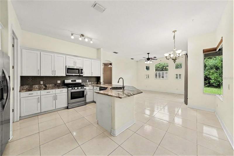 4 bedroom Single Family Residence at 12516 Leatherleaf Drive, Westwood Lakes Ph 1A, Tampa — photo 3