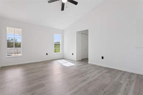 6302 Silver Oaks Drive, Zephyrhills FL - photo 12 of 33