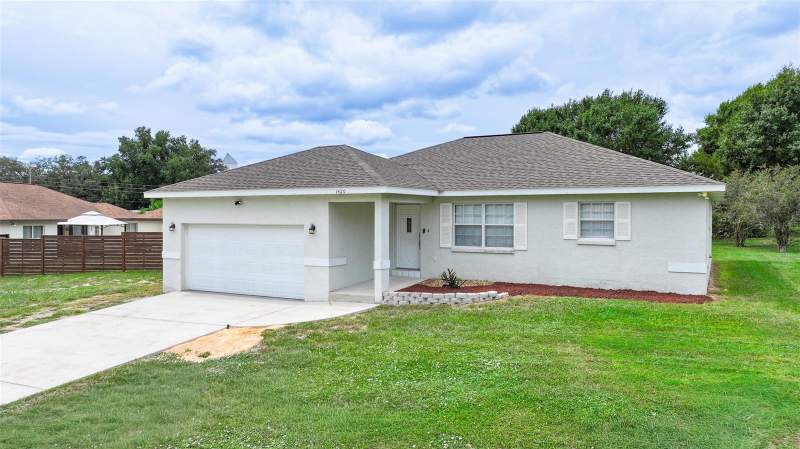 3 bedroom Single Family Residence at 1420 Hiawatha Avenue, Sebring Heights Sub, Sebring — photo 2