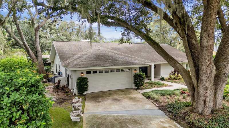 4 bedroom Single Family Residence at 2712 Laurel Oak Drive, Walden Lake Unit 20, Plant City — photo 1