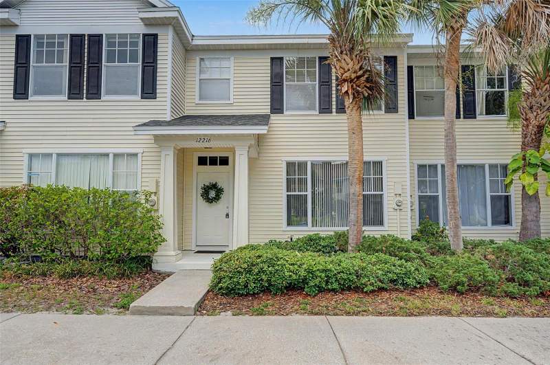 2 bedroom Townhouse at 12216 Country White Circle, Country Chase, Tampa — photo 2