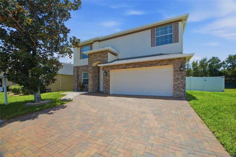 4 bedroom Single Family Residence at 12407 Gilmerton Mist Lane, Worthington Lot 20, Riverview — photo 3