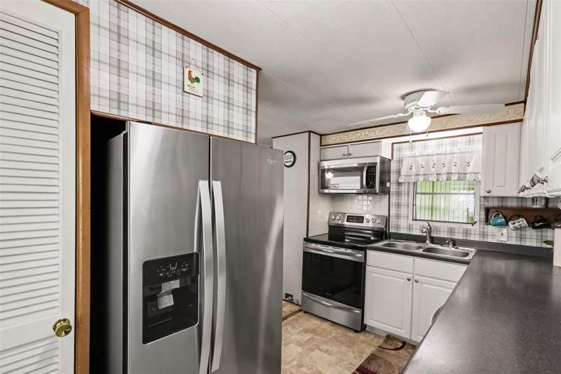 2 bedroom Mobile Home at 37249 Hammond Drive, Zephyrhills Colony Co, Zephyrhills — photo 5