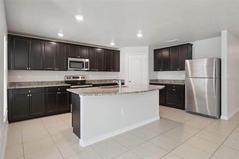 5 bedroom Single Family Residence at 12023 Indian Grass Way, Meadow Ridge Of Grand Island, Leesburg — photo 5