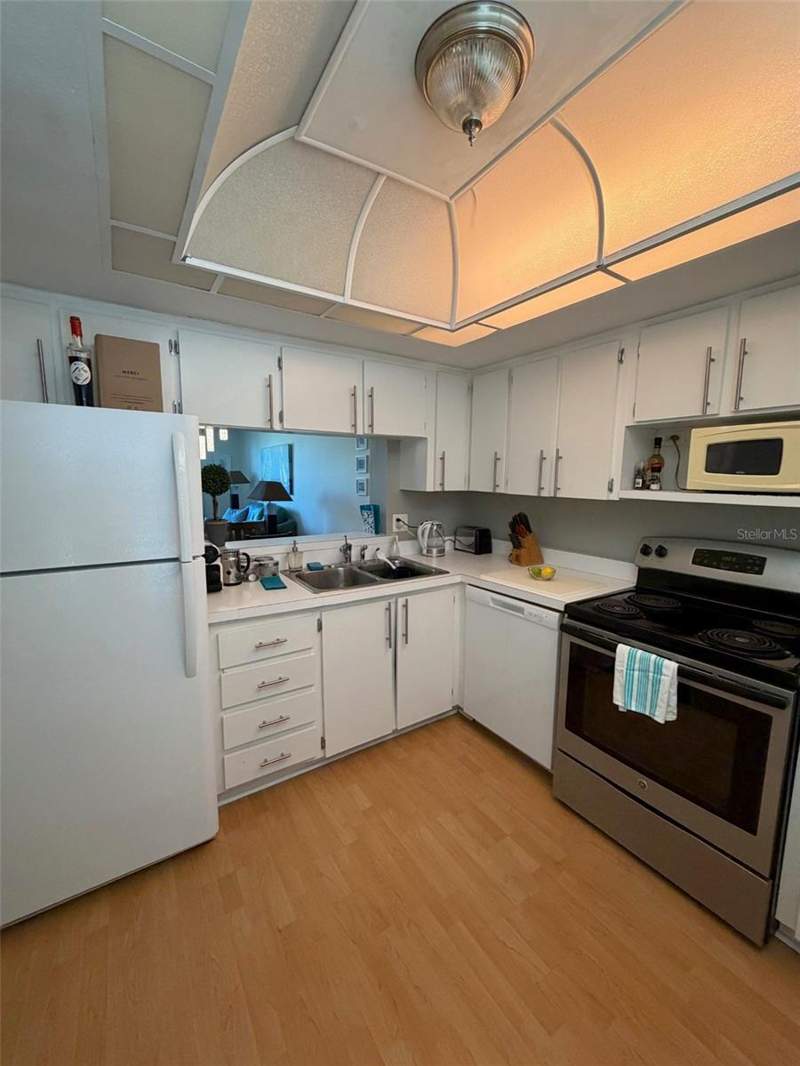 1 bedroom Condominium at 2621 Cove Cay Drive #508, Cove Cay 26-21 Village II, Clearwater — photo 5