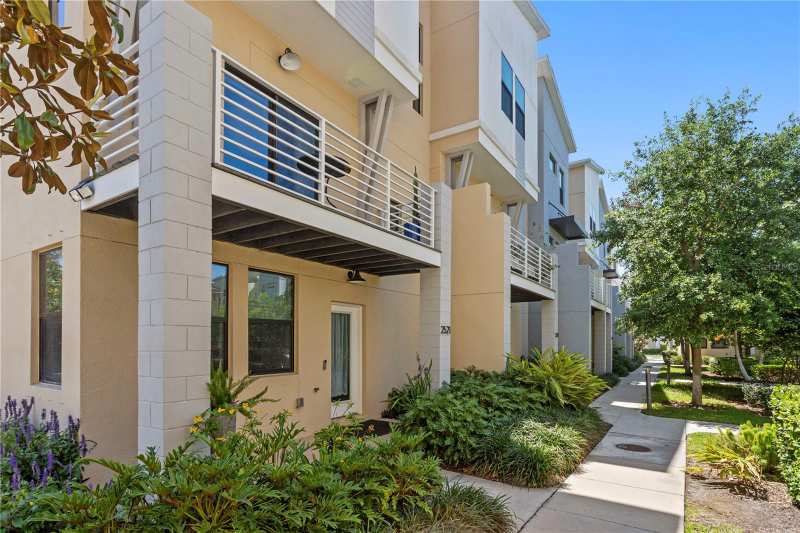 4 bedroom Townhouse at 2521 11th Place, Uptown Kenwood, St Petersburg — photo 1