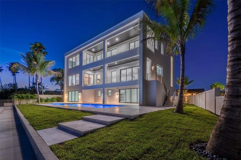 5 bedroom Single Family Residence at 236 Howard Drive, Howard Estates, Belleair Beach — photo 5