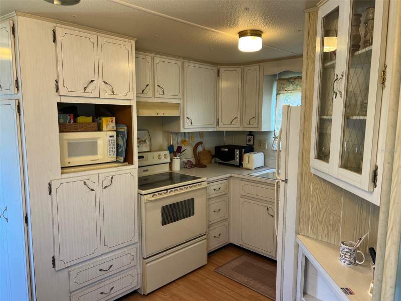 1 bedroom Mobile Home at 12674 Seminole Boulevard #M1, Midway Trailer Court Unrec, Largo — photo 3