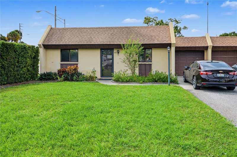 2 bedroom Villa at 457 Albee Farm Road #V13, Las Casas, Venice — photo 1